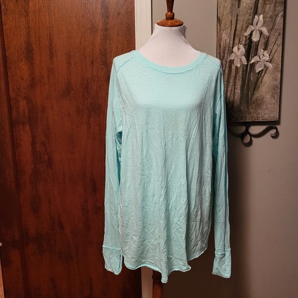 We The Free People TopAqua Blue Long Sleeve T-SHIRT Medium Tee Thumb Holes